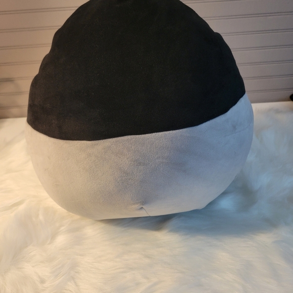 Zuru Snackles Dennis Penguin Plush Toy - Black, Gray, and Red - Picture 7 of 10